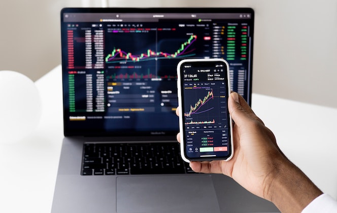 Reading Stock Charts: A Skill Every Share Trader Should Master